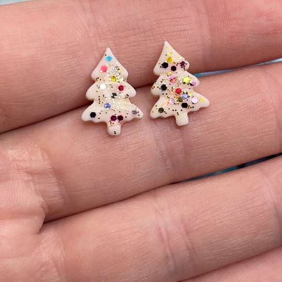 White Christmas Tree 🎄 Earrings Studs w/ Gift Box - Picture 3 of 5